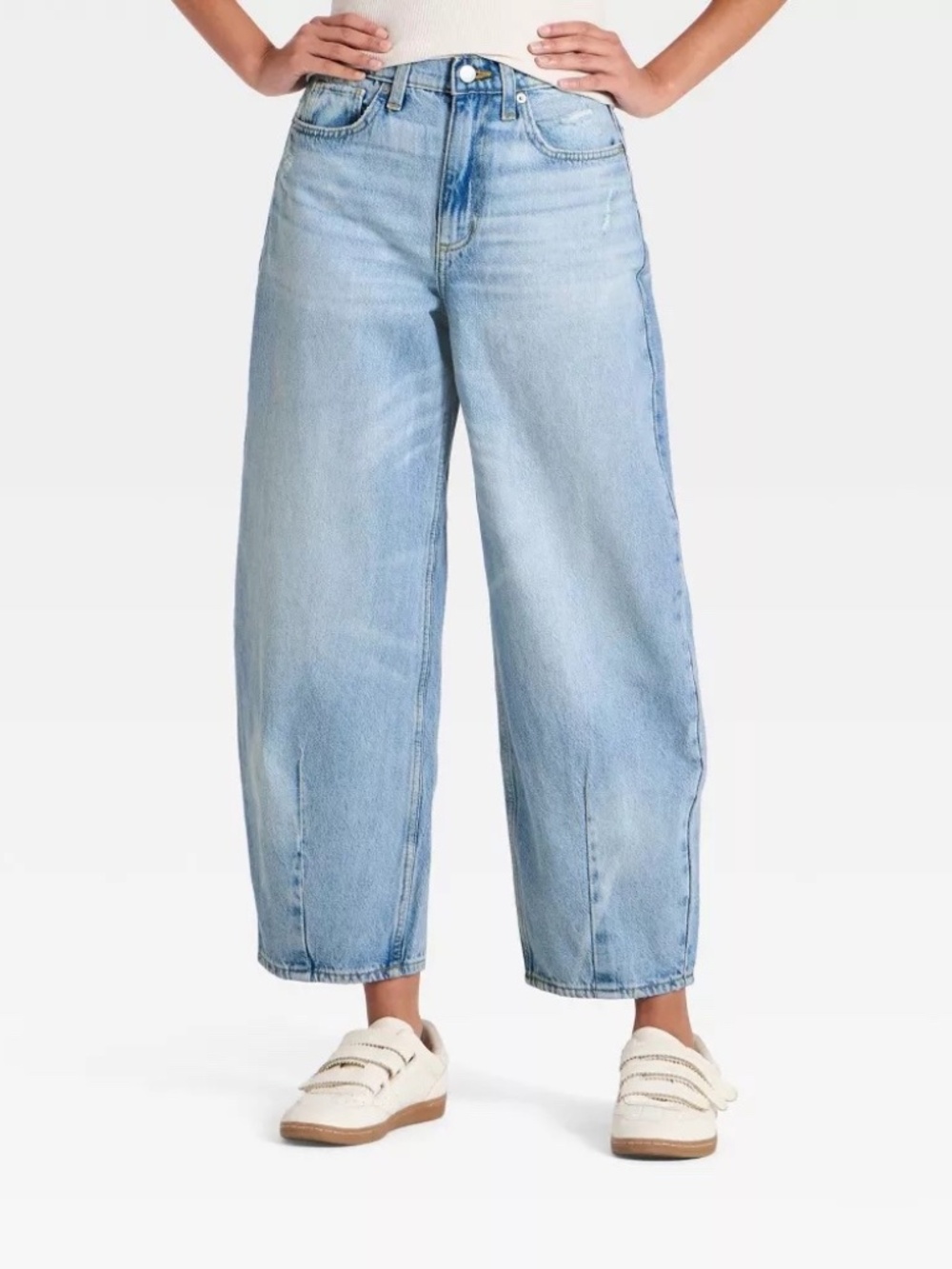 New UNIVERSAL THREAD Size 2 Long High-Rise Easy Barrel Jeans in Light Wash